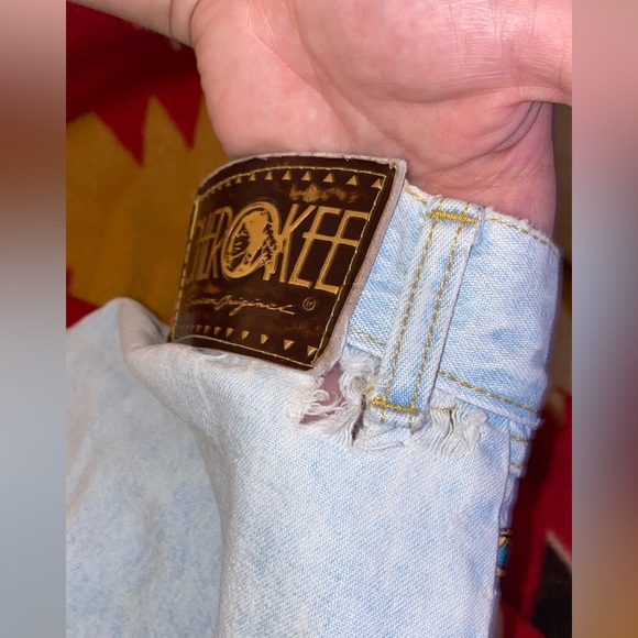 VINTAGE women’s Cherokee light wash, high waisted, pleated jeans - Picture 8 of 14